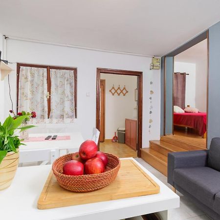 Apartment Adriana On Peaceful Location With Pool Pula Exterior photo
