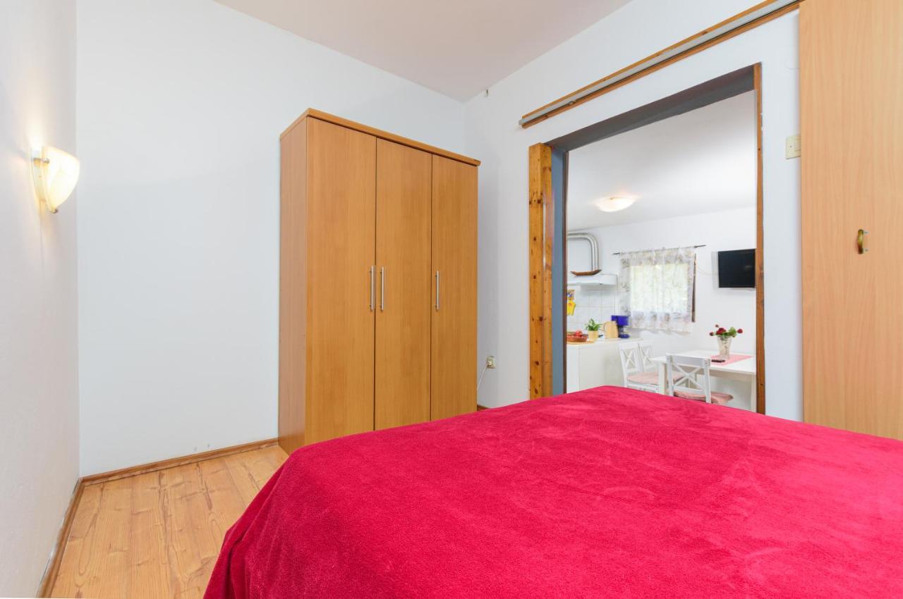 Apartment Adriana On Peaceful Location With Pool Pula Exterior photo