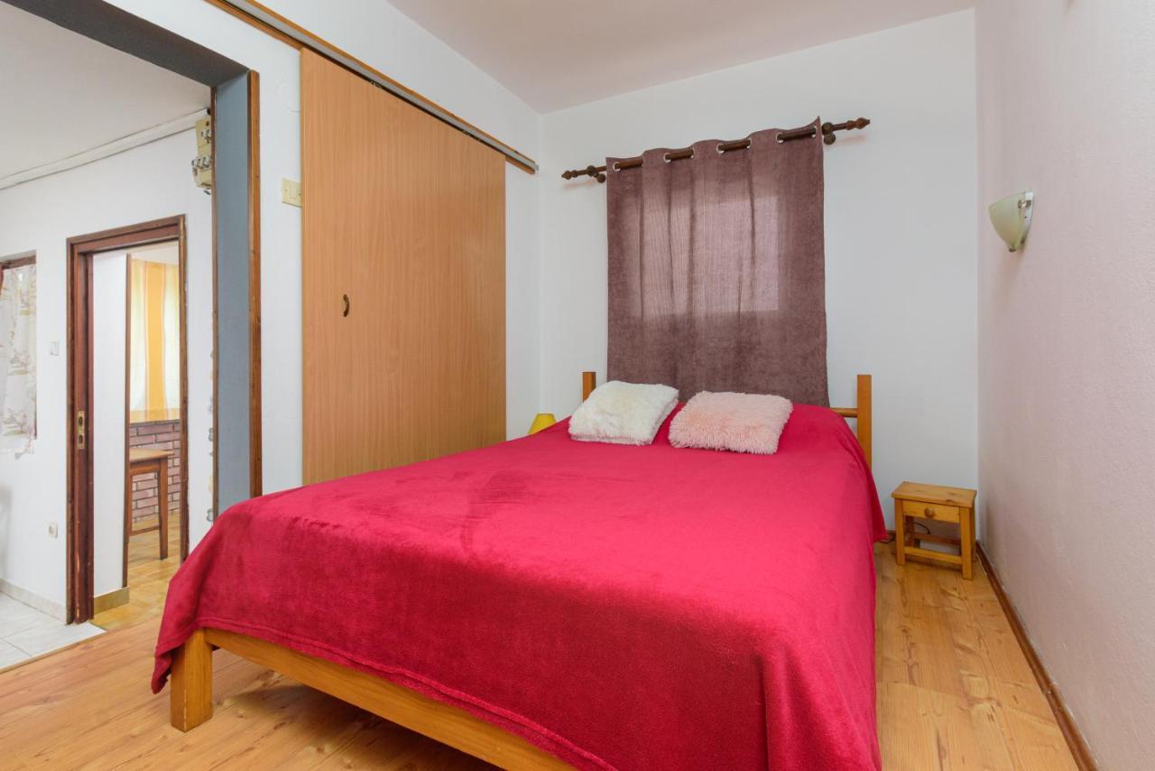 Apartment Adriana On Peaceful Location With Pool Pula Exterior photo