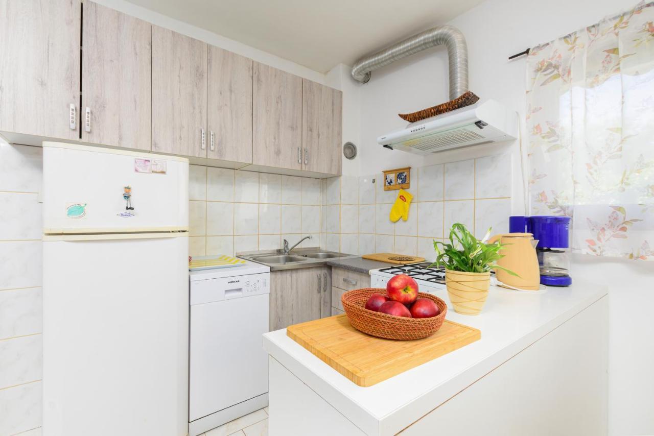 Apartment Adriana On Peaceful Location With Pool Pula Exterior photo