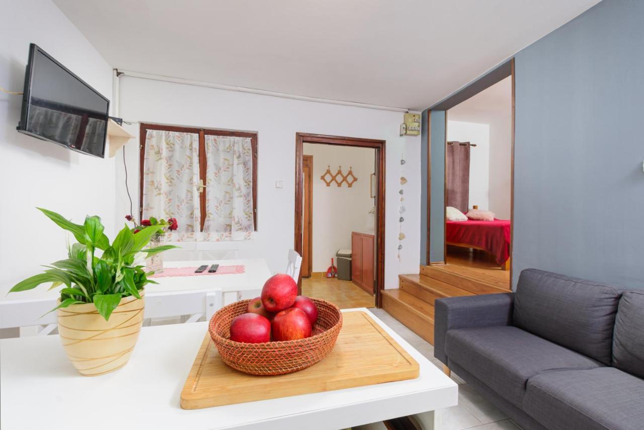 Apartment Adriana On Peaceful Location With Pool Pula Exterior photo