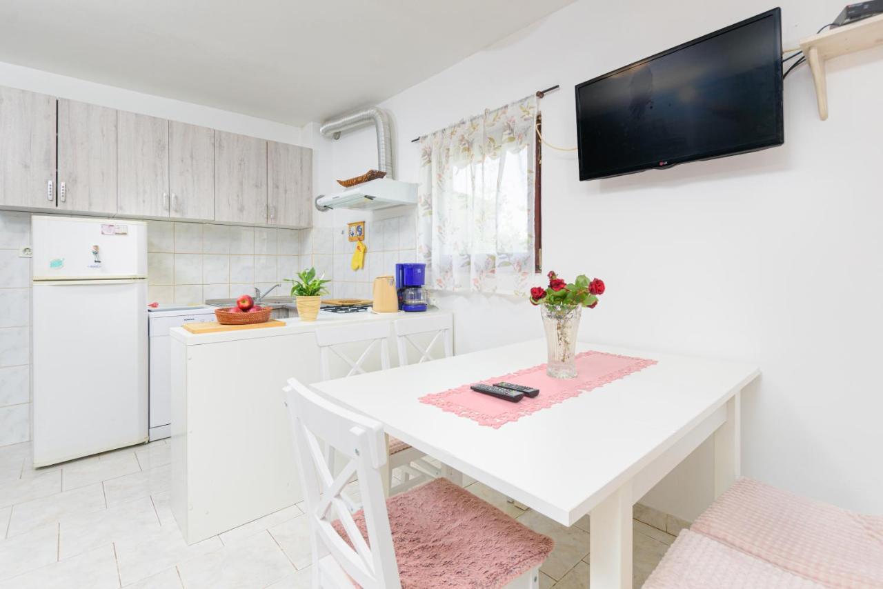 Apartment Adriana On Peaceful Location With Pool Pula Exterior photo