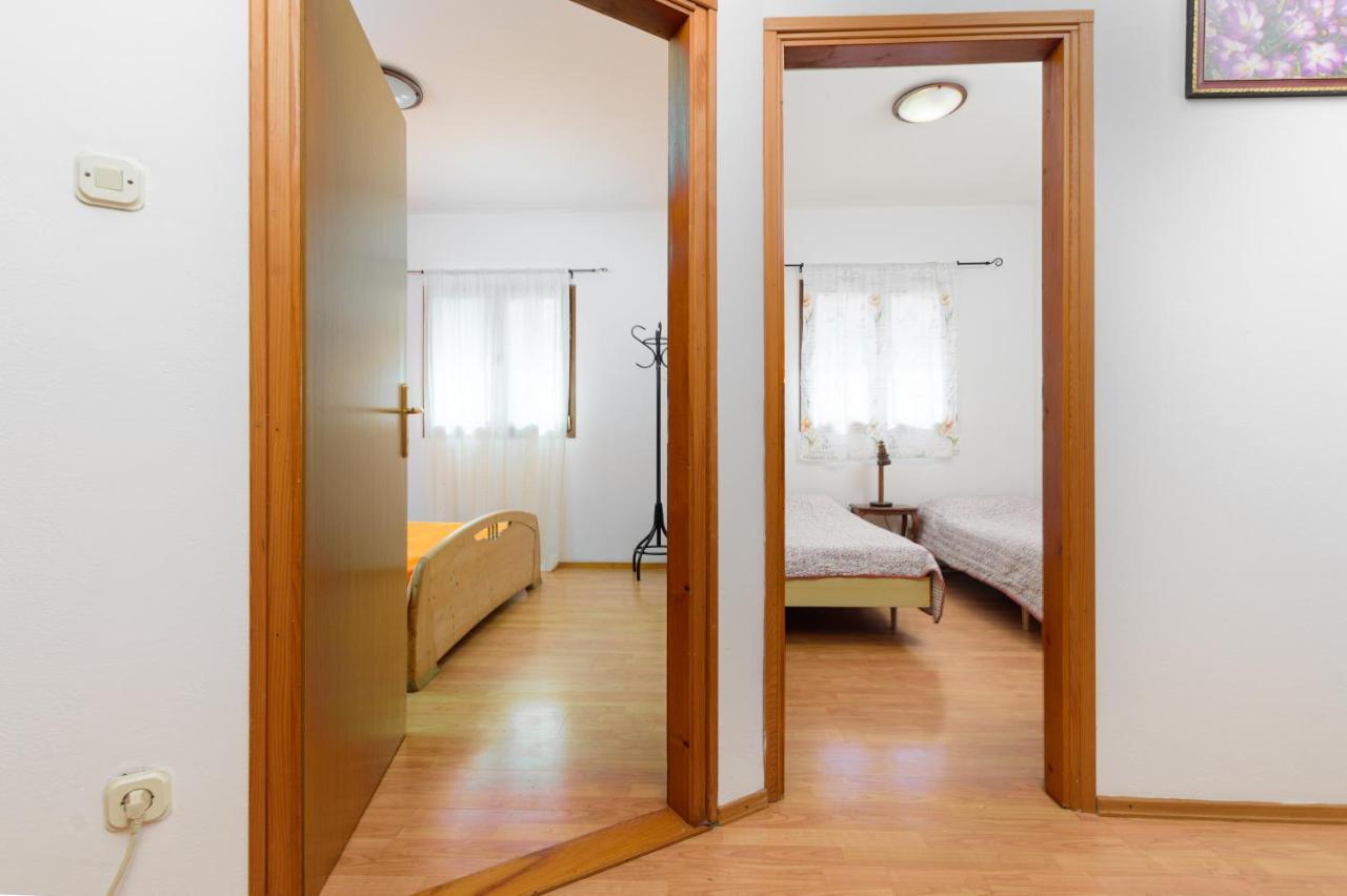 Apartment Adriana On Peaceful Location With Pool Pula Exterior photo